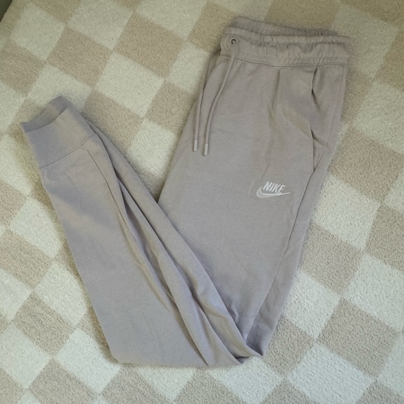 Lilac NIKE joggers - Picture 1 of 4